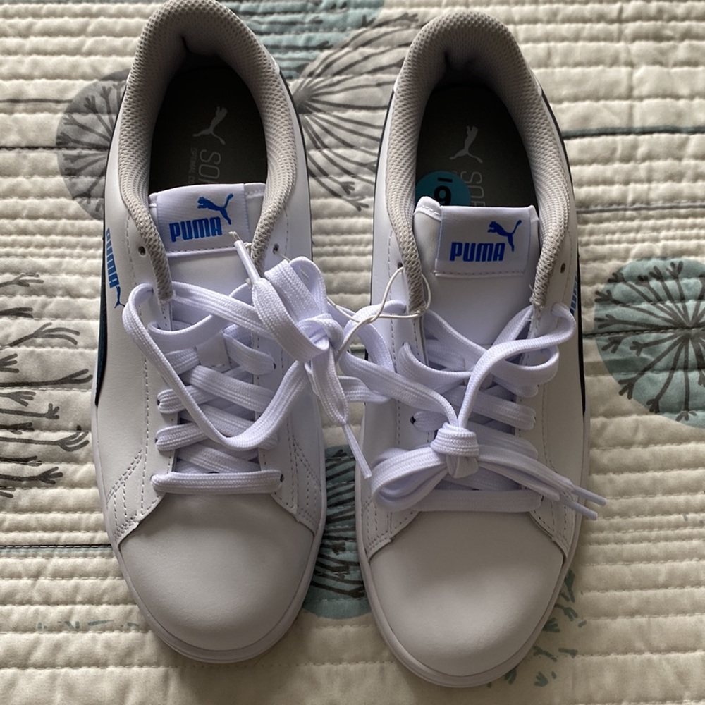 PUMA Women's Smash WNS V2 Leather Sneaker - Picture 2 of 6